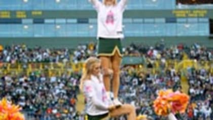 Packers cheerleader fights cyberbullying Bears fans