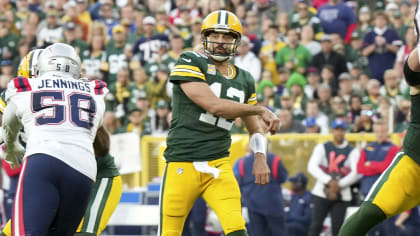 Rodgers breaks Favre's Packers record for career TD passes - The