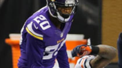 Vikings DB Chris Cook ejected for pushing referee vs. Bears (GIF)