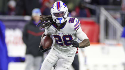 At Bills RB James Cook's draft party, brother Dalvin leads celebration