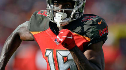 Tampa Bay Buccaneers get sneak peek of new uniforms