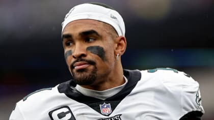 Sources - Jalen Hurts' status uncertain for Eagles' Week 17 game