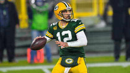 Aaron Rodgers Throws 4 TDs in Green Bay Packers 45-7 Rout of