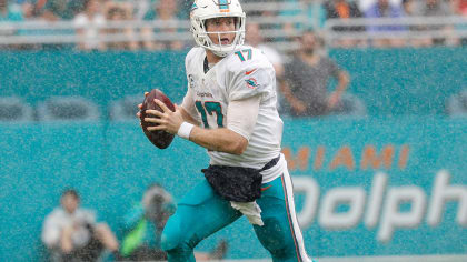 Ryan Tannehill won't return for Dolphins' playoff game 