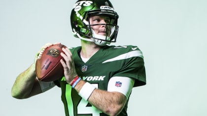 New York Jets unveil new uniforms, green helmets