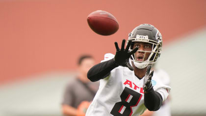 Falcons Tight End Kyle Pitts Gives Thumbs Up to New Turf at Mercedes Benz  Stadium - WDEF