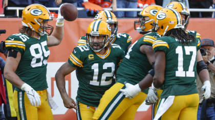 NFL on CBS - Aaron Rodgers does in fact own the Bears 