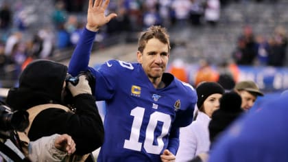 Giants fan burns Eli Manning jersey 