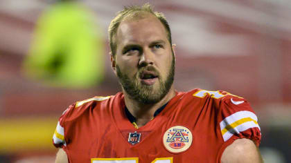 Chiefs T Mitchell Schwartz dominant against Texans