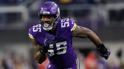 Vikings trade Smith to the Browns for draft picks