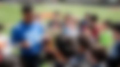 Saquon Play60 Huddle (1)