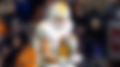 CFB-Tennessee-Jalen-Hurd-TOS-141114