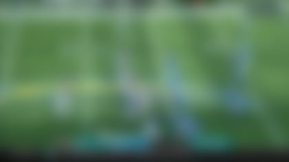 Lawrence lasers 17-yard pass to Agnew on second-and-15