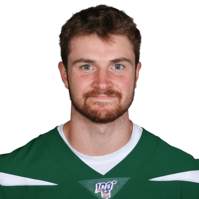 Eagles Brandon Graham sacks New York Jets quarterback Luke Falk in