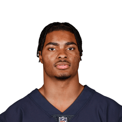 Jaquan Brisker goes completely unblocked on blitzing sack of Wentz