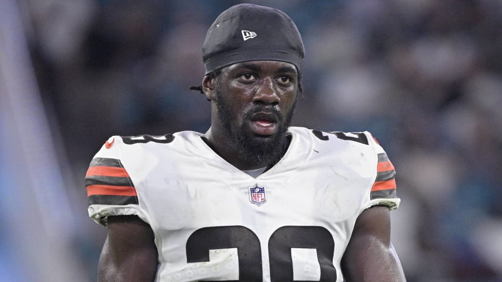 Browns rookie LB Owusu-Koramoah placed on COVID-19 list