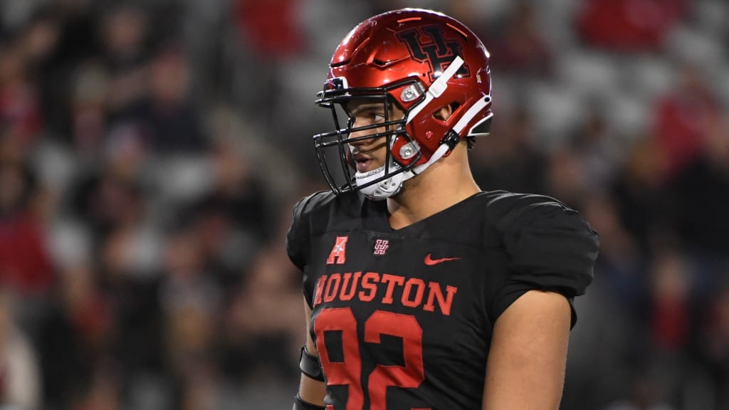 Buccaneers select Houston DL Logan Hall with first pick of second