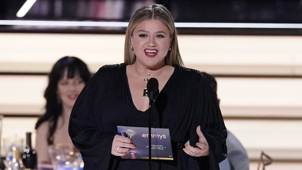 NFL Honors awards show to be hosted by Kelly Clarkson – Boston Herald