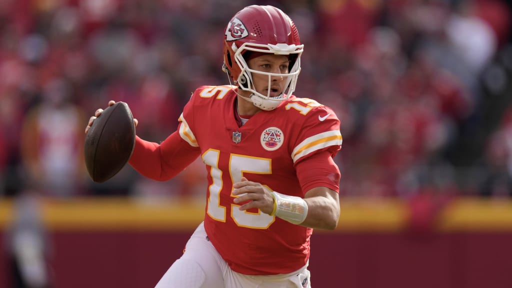 Mahomes surpasses 5,000 yards passing for second time in his career