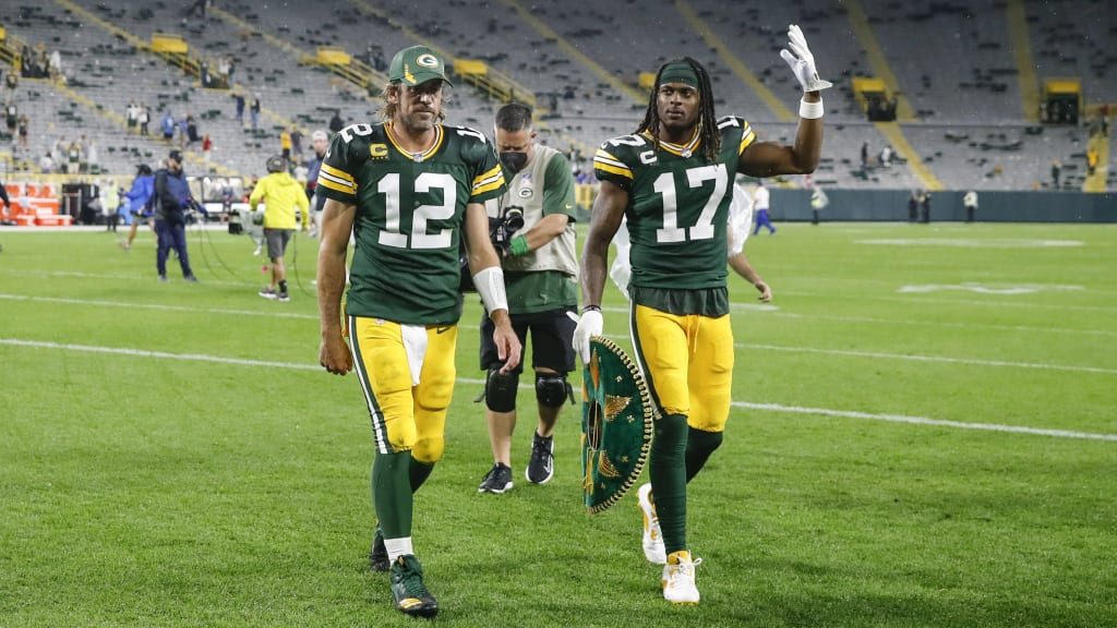 Packers' Jaire Alexander swaps double-bird salute with Eagles fan (PHOTO) 