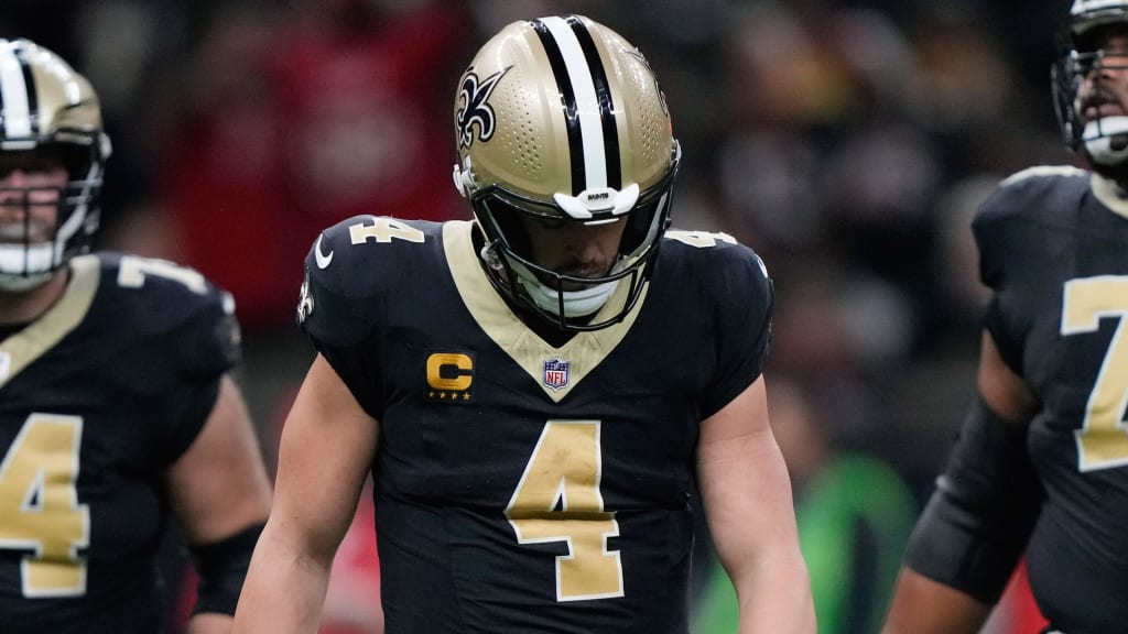 Derek Carr plays through a shoulder injury, but struggles continue for the  Saints' offense