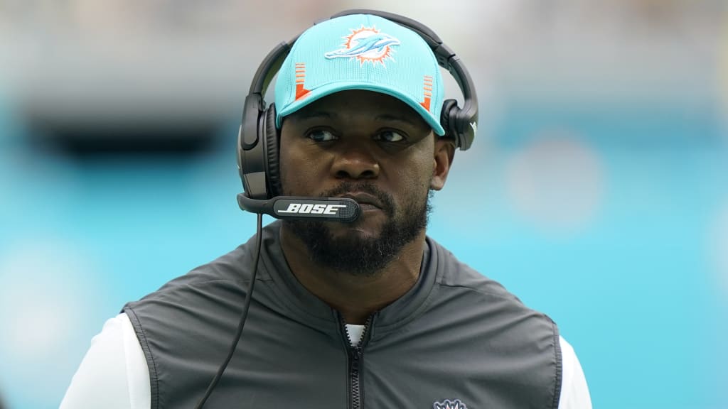 Miami Dolphins fire coach Brian Flores after three seasons; GM Chris Grier  to remain - ESPN