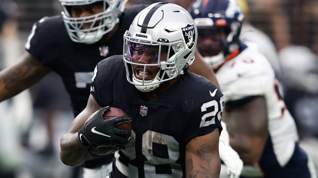 Josh Jacobs carries Raiders to 1st win under Josh McDaniels