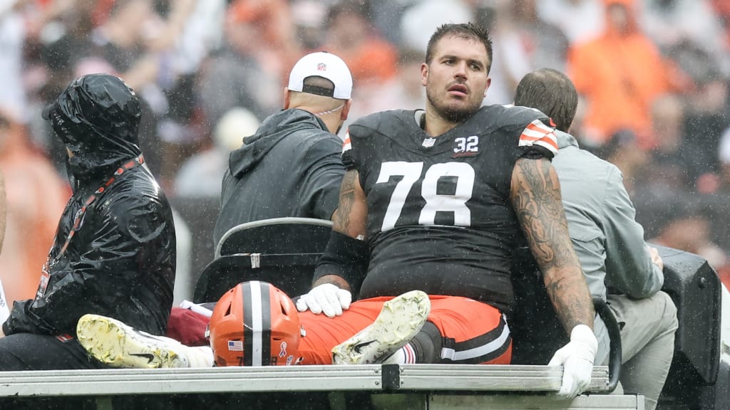 Browns right tackle Jack Conklin leaves Ravens game with right leg injury,  carted to locker room 