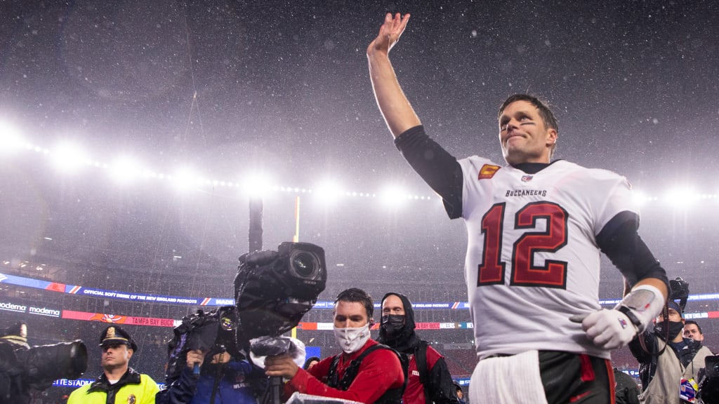 Tom Brady serves as emotional leader in Patriots 39-26 victory over the  Steelers 