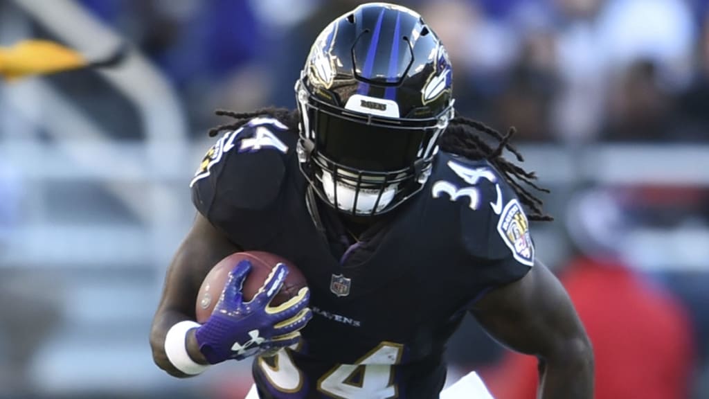 Baltimore Ravens running back Alex Collins wearing dark visor to