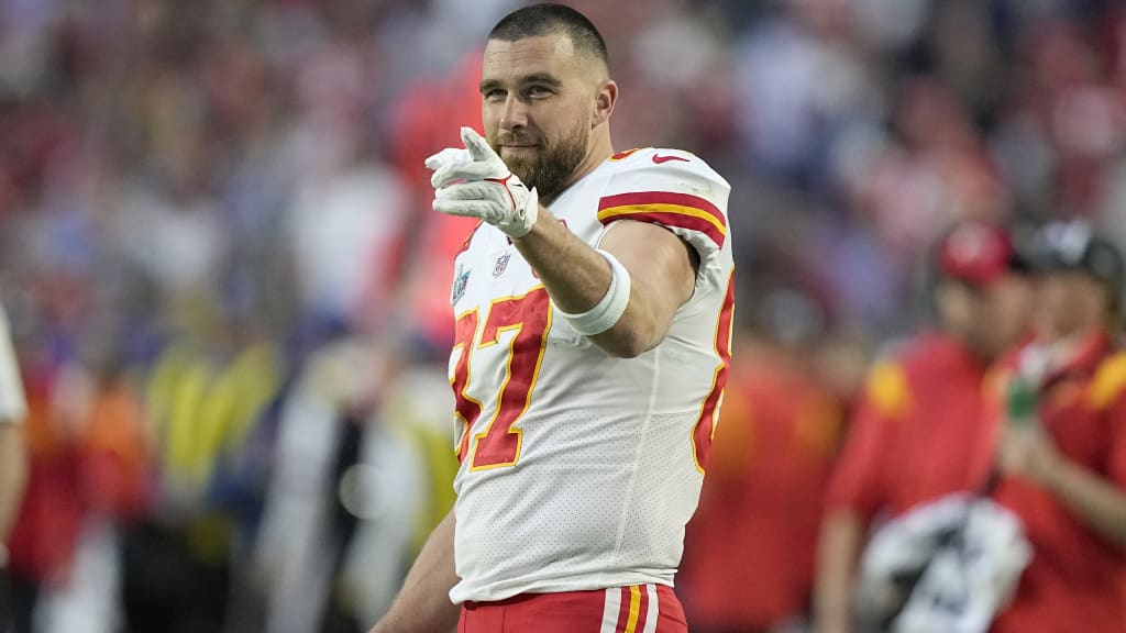 What is the 'Kelce Jam'? Chiefs superstar Travis Kelce throwing