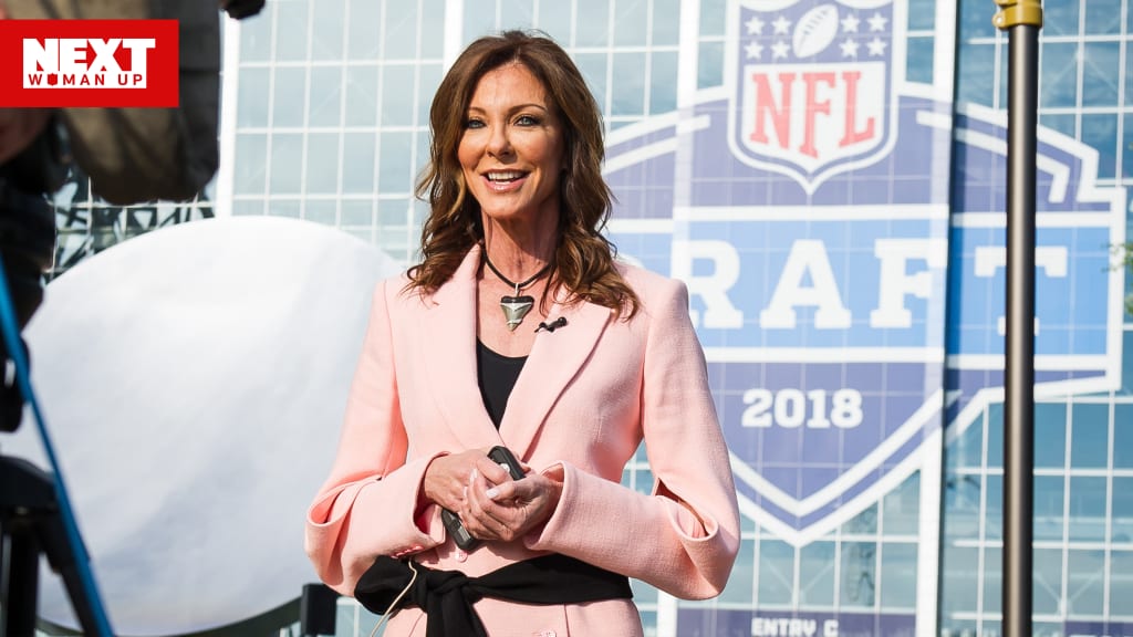 What's New At AT&T Stadium? Watch Charlotte Jones Tour - video Dailymotion