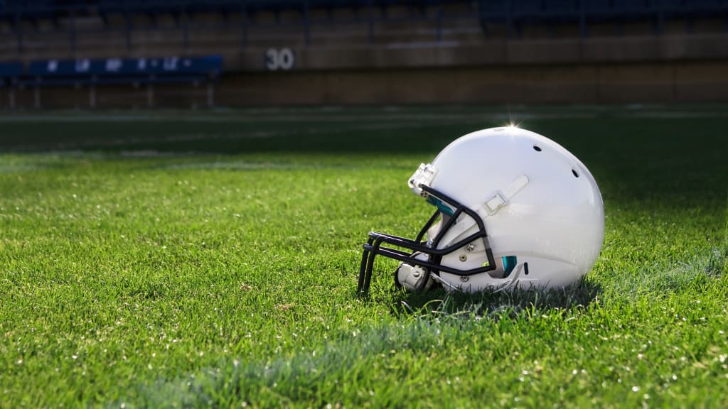 NFL awards a Montreal start-up $550,000 to work on its design for a safer football  helmet