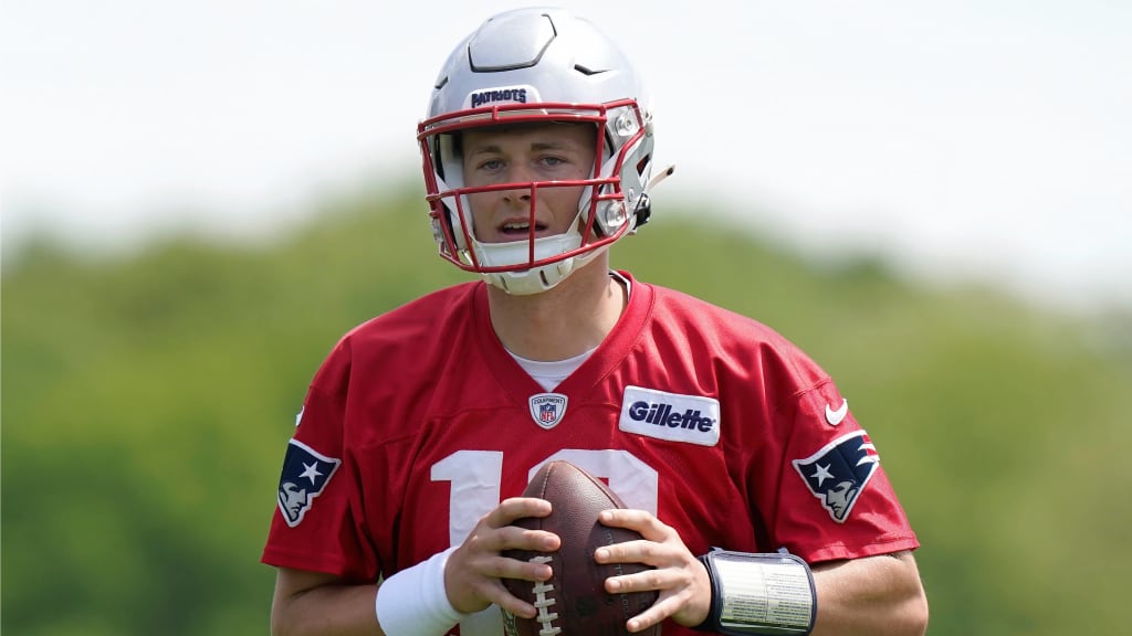 Patriots TE Jonnu Smith praises rookie QB Mac Jones - On3