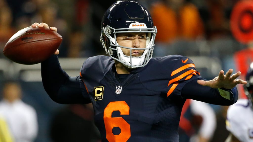 Jay Cutler returns to football, agrees to contract with the Dolphins - Acme  Packing Company