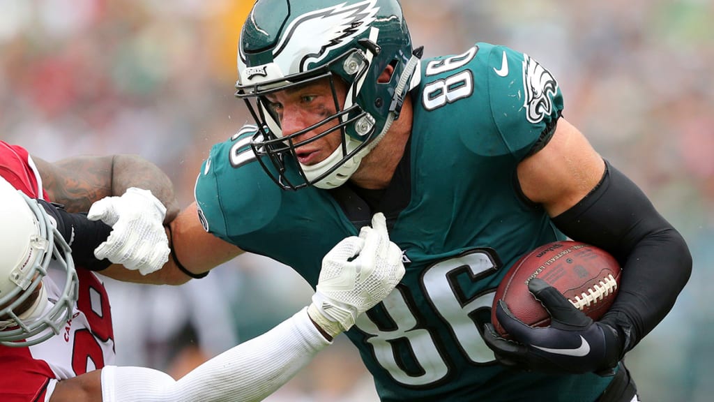 Jason Witten shows love to Eagles Tight End Zach Ertz