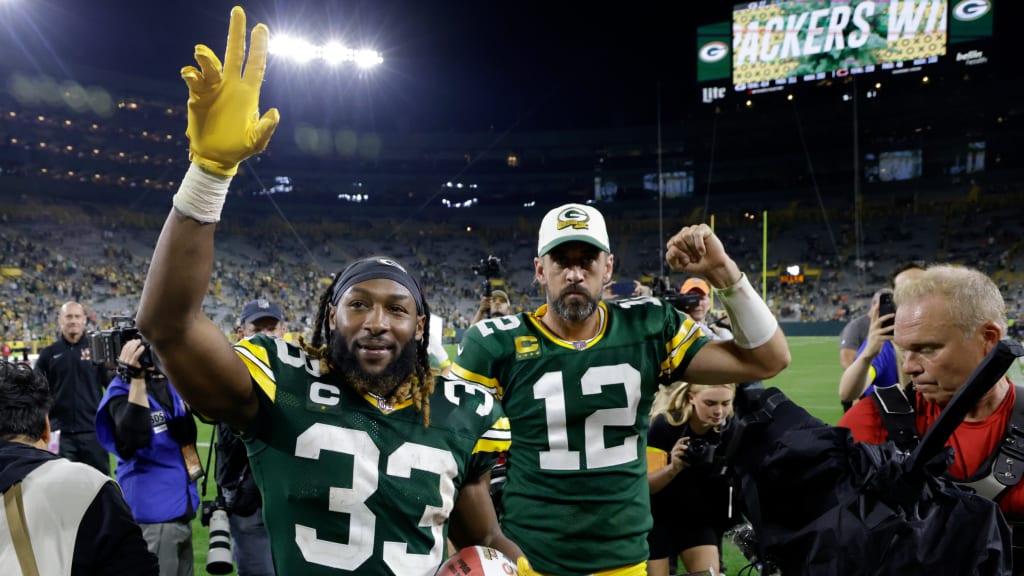 Jones scores three TDs as Packers pound Lions