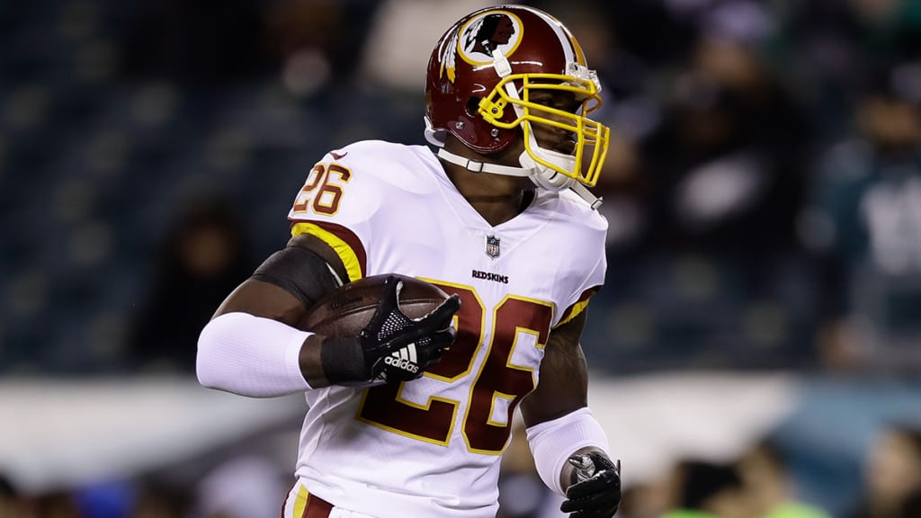 Adrian Peterson signs with running back-depleted Redskins