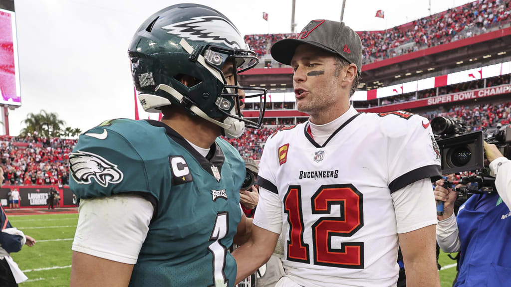 NFL Network's Mike Garafolo shows off Philadelphia Eagles head coach Nick  Sirianni's quarterback Jalen Hurts T-shirt