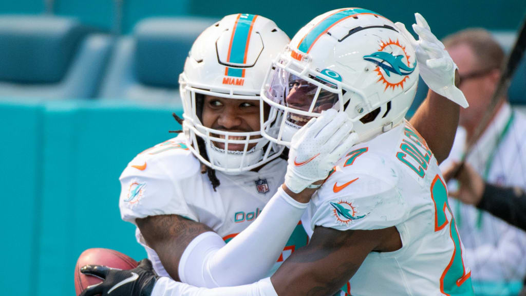 Miami Dolphins wide receiver Jaylen Waddle (17) walk out the field