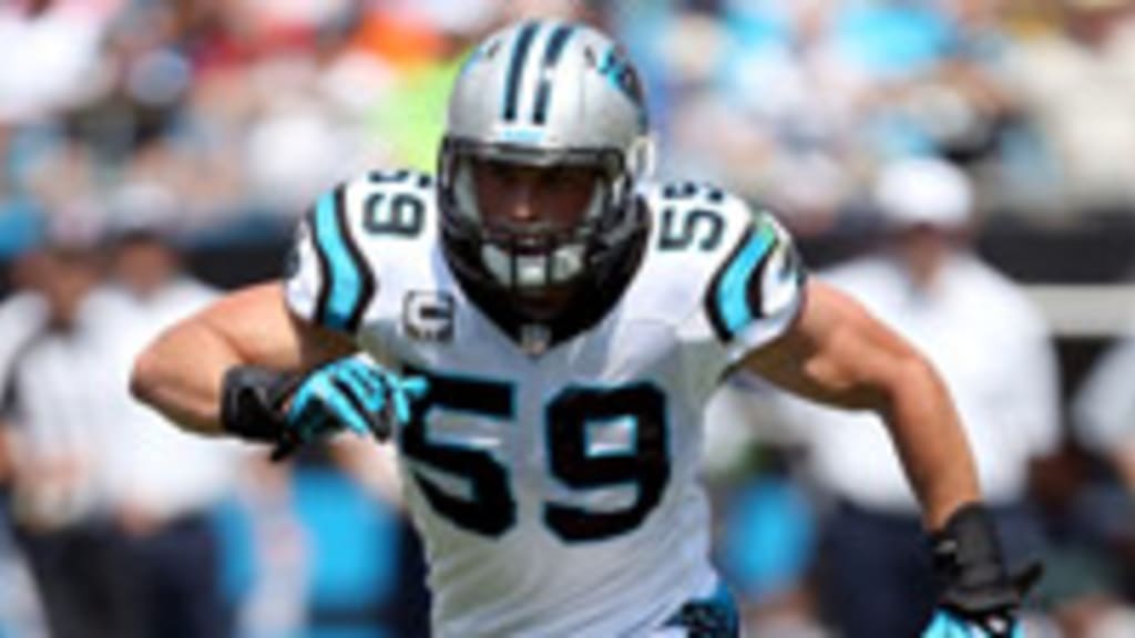 Tennessee Titans inside linebacker Wesley Woodyard (59) watches