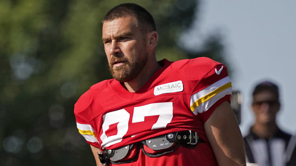 What They're Saying: Travis Kelce, Chiefs see Maxx Crosby as 'an absolute  game-wrecker'