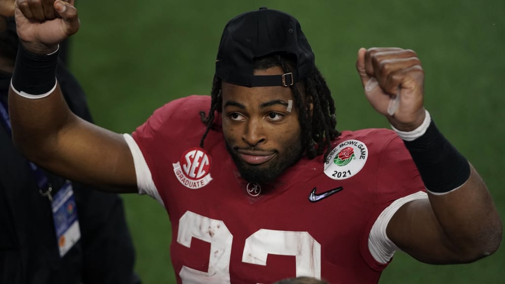 Najee Harris wins Alabama pro day from the sidelines