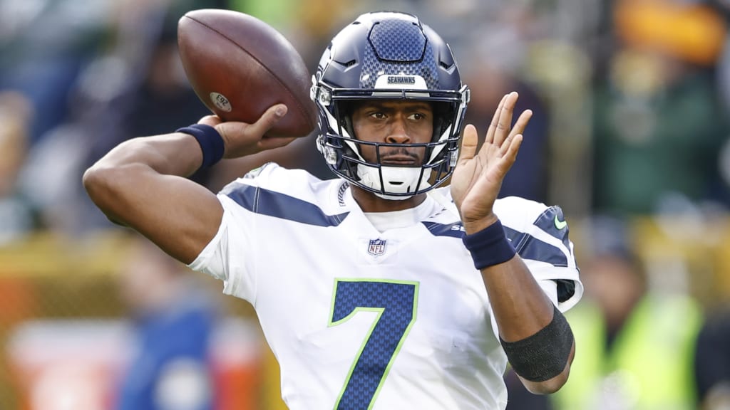 Seahawks re-sign Geno Smith to maybe replace Russell Wilson