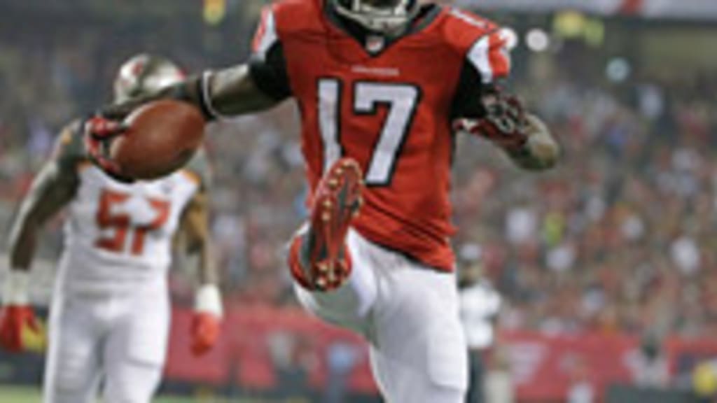 Falcons' Blowout of Buccaneers Features a Record Return by Devin Hester -  The New York Times