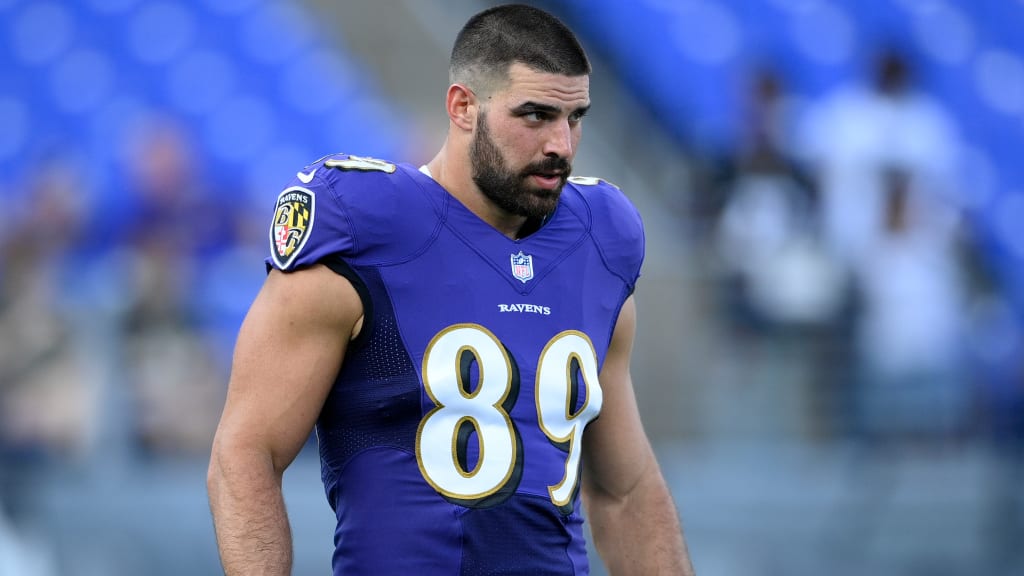 Baltimore Ravens tight end Mark Andrews (89) reacts to a first down against  the Tennessee Titan …