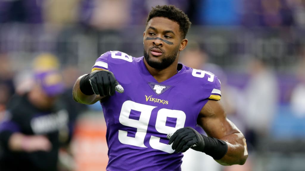 Unhappy with contract, Hunter expected to skip Vikings' minicamp