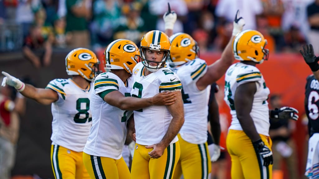 Mason Crosby becomes a KICKER LEGEND after forcing fumble on TD-saving  tackle 