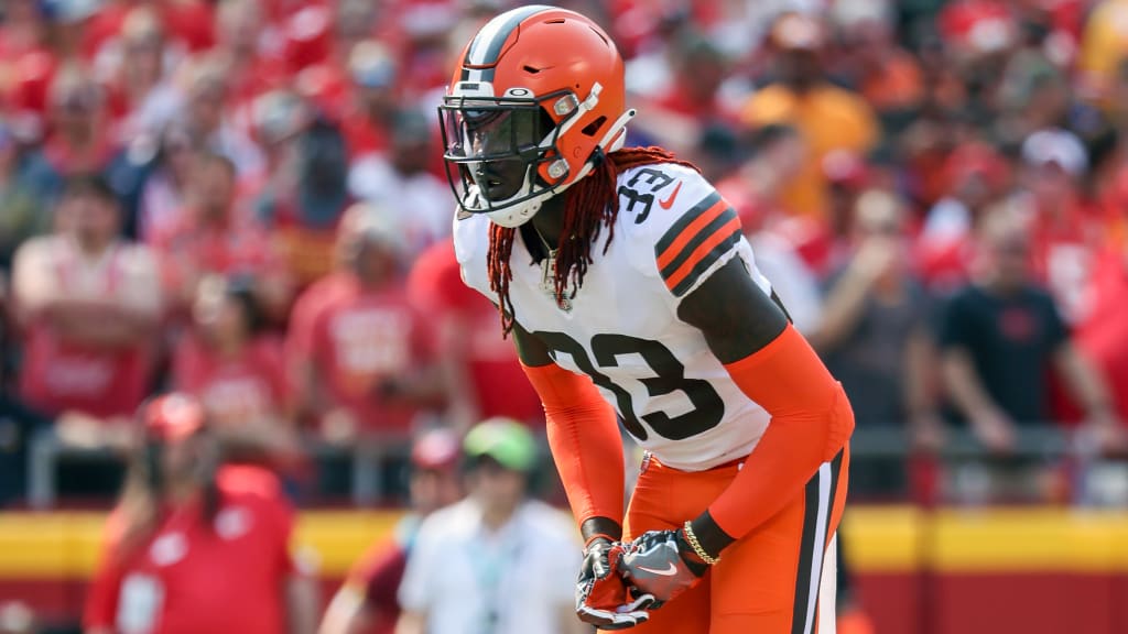 Cleveland Browns safety Ronnie Harrison Jr. (33) walks on the sideline  during an NFL football game against the Cincinnati Bengals, Monday, Oct.  31, 2022, in Cleveland. (AP Photo/Kirk Irwin Stock Photo - Alamy