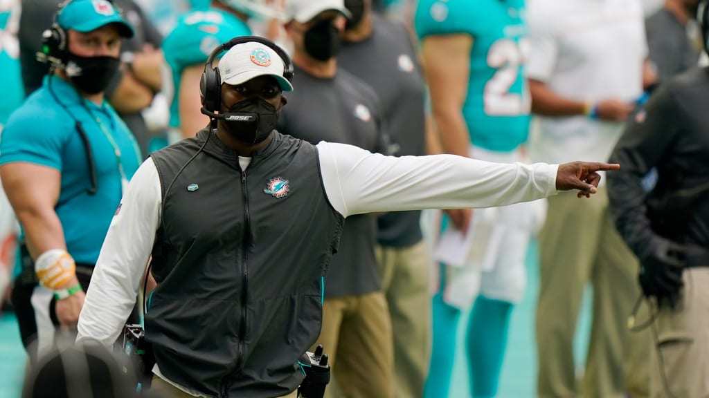 Brian Flores defends Dolphins players, stresses need for better poise after  brawl erupts in win over Bengals